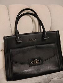 borsa nera con tracolla e manico 