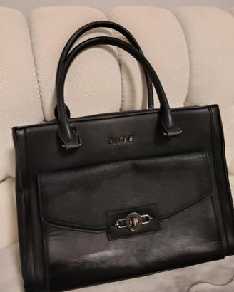 borsa nera con tracolla e manico 