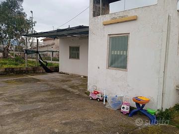 Villetta con comodi spazi esterni