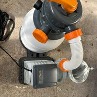 Filtro e scaletta per piscina.