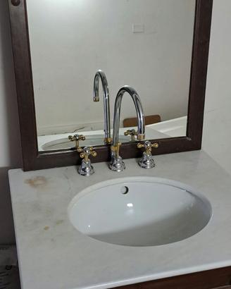 Mobile bagno arte povera con lavabo