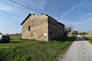 Rustico / Casale di 2650 m² con 4 locali e box aut