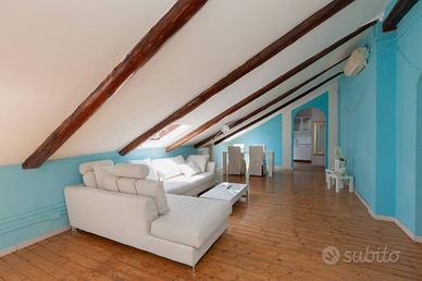 Attico / Mansarda di 80 m² con 4 locali a Torino