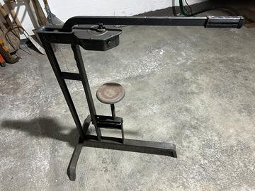 Tappatrice a colonna manuale