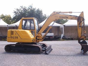 Escavatore usato KOMATSU PC 75R