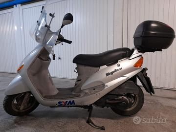 Scooter Sym Megalo