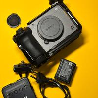 SONY FX 30 + 2 BATTERIE + CAGE SMALLRIG + LUCE