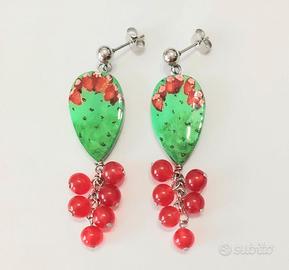 Orecchini in acciaio e madreperla dipinti a mano