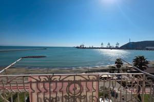 Fronte mare ultimo piano