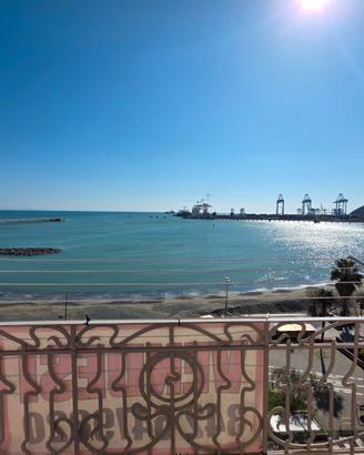 Fronte mare ultimo piano