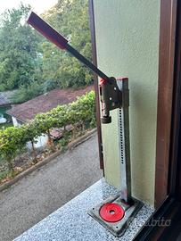 Tappatrice per tappi a corona Mondial
