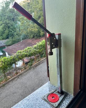 Tappatrice per tappi a corona Mondial