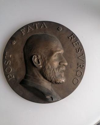 Placca in bronzo firmata 