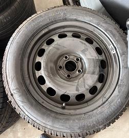 Pneumatici Bridgestone invernali con cerchi