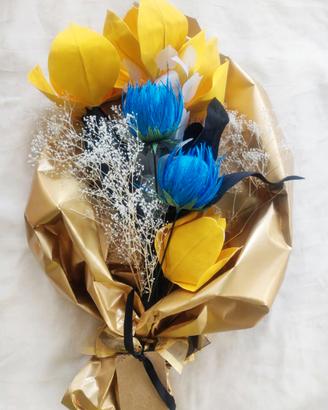 Fiori di carta quattro tulipani -  due cardi blu -
