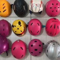 Stock caschi da neve