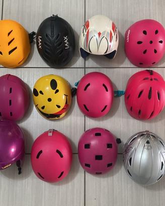 Stock caschi da neve