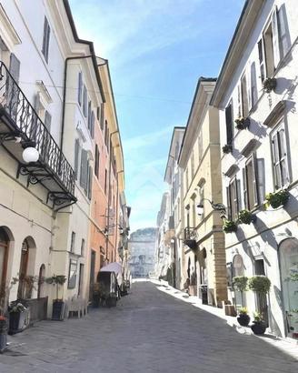 2 LOCALI A SPOLETO