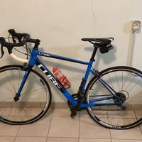 Bici da corsa Cube Attain