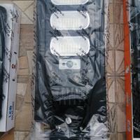 faro con pannello solare 