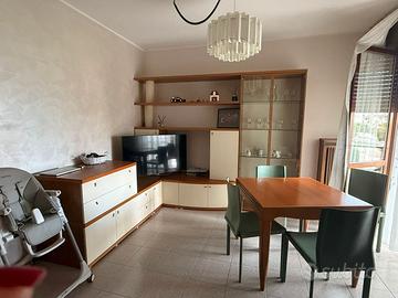 Mobile soggiorno/tavolo/ sedie/divani