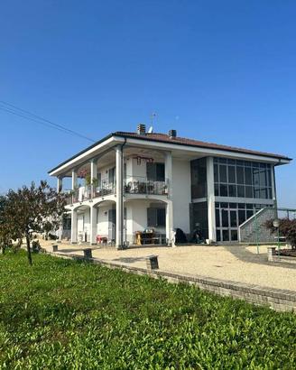Villa di 203 m² con più di 5 locali e box auto dop