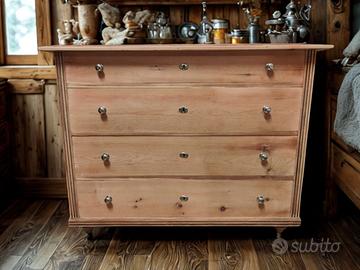 Cassettone in cirmolo arte povera