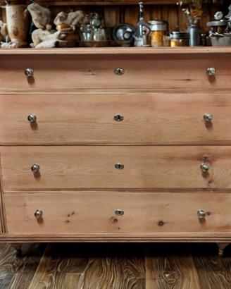 Cassettone in cirmolo arte povera