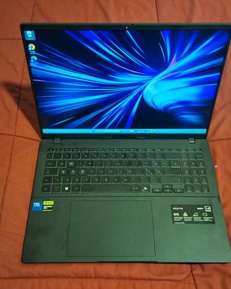 ASUS V16 RTX5050 8GB i7 240H, 24GB RAM, 1TB