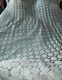Copriletto matrimoniale all'uncinetto in cotone