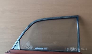 Ford Taunus berlina finestrino posteriore destro