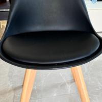 6 sedie in plastica con gambe in legno