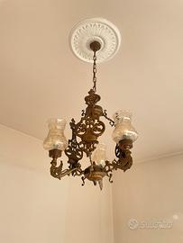 Lampadario vintage in ottone e vetro lavorato