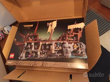 LEGO The Goonies 21363 e Set LEGO Disney 40774!