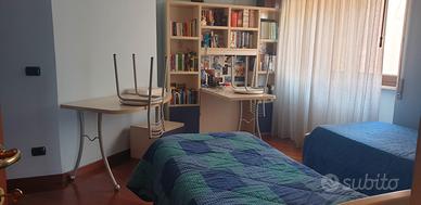 due camerette, cucina, camera da letto