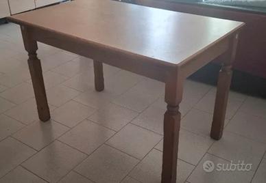 tavolo legno marrone