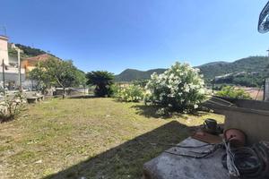 Casa indipendente di 137 m² con più di 5 locali a 
