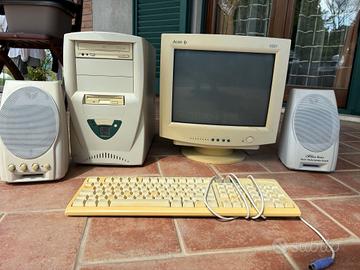 Acer V551 con tastiera, casse e accessori