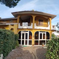 Bella villetta m. 150 dal mare con 3 camer letto