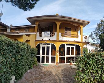 Bella villetta m. 150 dal mare con 3 camer letto