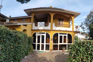 Bella villetta m. 150 dal mare con 3 camer letto