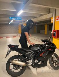 Moto 125 Rieju rs2