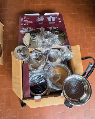 Set di pentole, padelle in acciaio inox