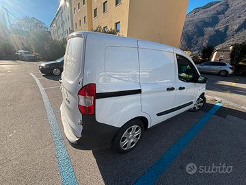 Ford transit courier 07.2023