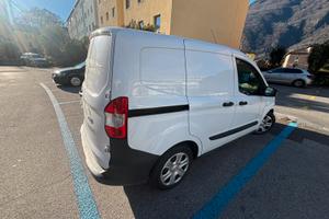 Ford transit courier 07.2023