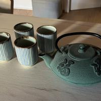 La teiera in ghisa motivi orientali + 4 tazze