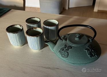 La teiera in ghisa motivi orientali + 4 tazze