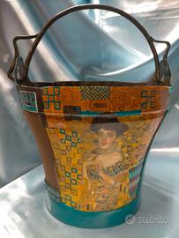 ANTICO SECCHIO IN LATTA DECORATO CON KLIMT