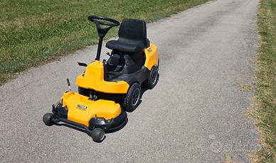 Trattorino tagliaerba rasaerba Stiga