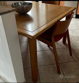 Tavolo in legno massello allungabile con 4 sedie 